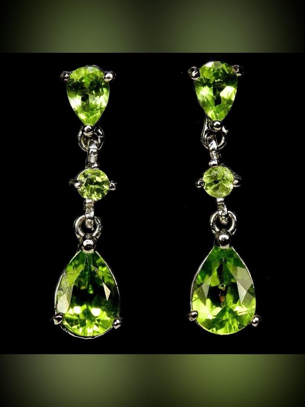 Stunning Natural Green Peridot 2CT Gemstone Drop Earrings 925 Sterling Silver.